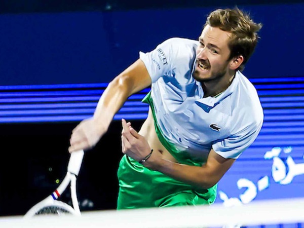 Daniil Medvedev Pulangkan Giovanni Mpetshi Perricard Dari Dubai