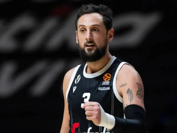Di usianya yang mendekati 39 tahun, Marco Belinelli terus tampil di level yang tinggi. (Foto: AFP)