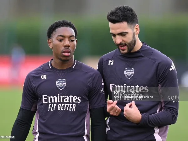 Myles Lewis-Skelly dan Mikel Merino