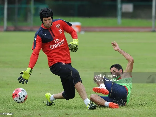 Petr Cech dan Mikel Arteta pernah bermain bersama di Arsenal