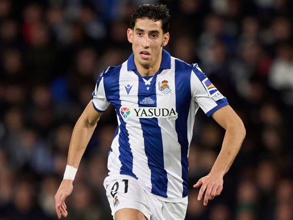 Real Sociedad Bakal Kesulitan Permanenkan Nayef Aguerd