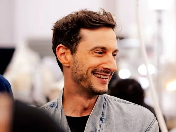 Thomas Jolly mengajukan pengaduan atas ancaman pembunuhan setelah menerima pelecehan homofobia dan antisemit di jejaring sosial terkait upacara Olimpiade. (Foto: AFP)