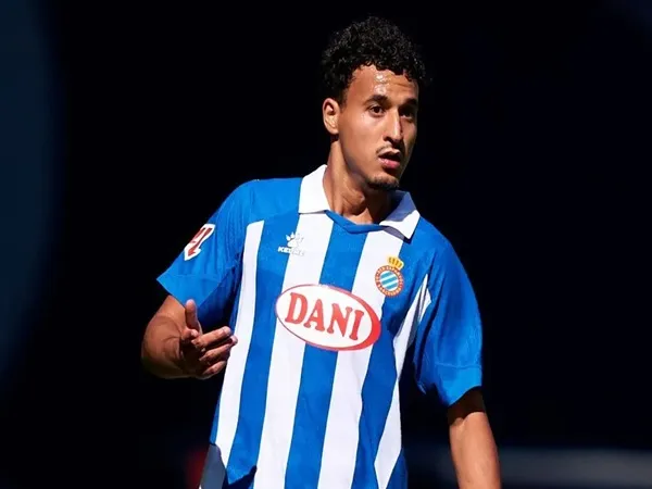 Bek Kanan Espanyol Bahas Ketertarikan Barcelona