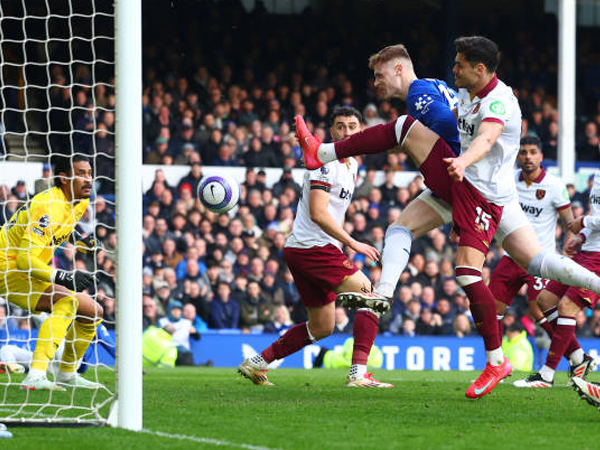 Jake O'Brien Selamatkan Everton dengan Gol Penyeimbang Melawan West Ham