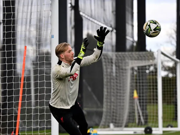 Jelang Final Piala Carabao, Arne Slot Diminta Mainkan Caoimhin Kelleher