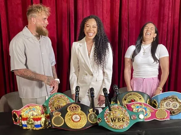 Alycia Baumgardner Teken Kontrak Dengan Most Valuable Promotions