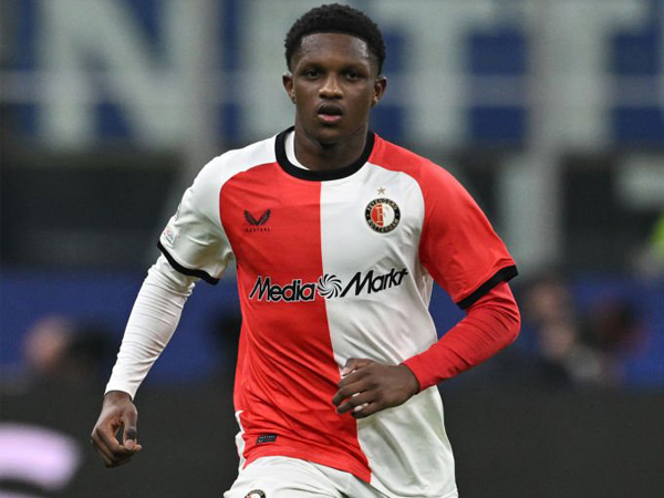 Givairo Read, Bek Kanan yang Bikin Barcelona dan Liverpool Rebutan