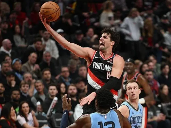 Deni Avdija mencetak 31 poin saat Portland Trail Blazers meraih kemenangan 115-99 atas tim tamu Memphis Grizzlies pada Rabu (19/3) malam. (Foto: AP)
