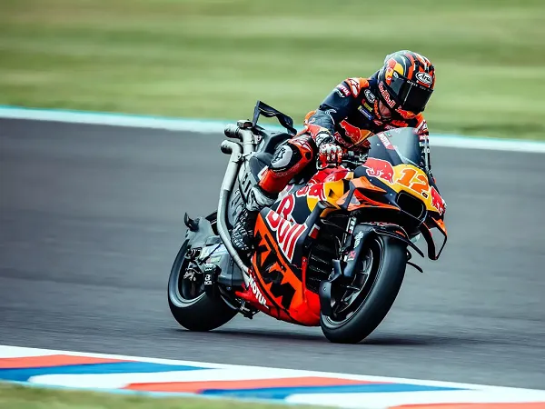 Manajer KTM Tech3 puas lihat performa Maverick Vinales di GP Argentina.