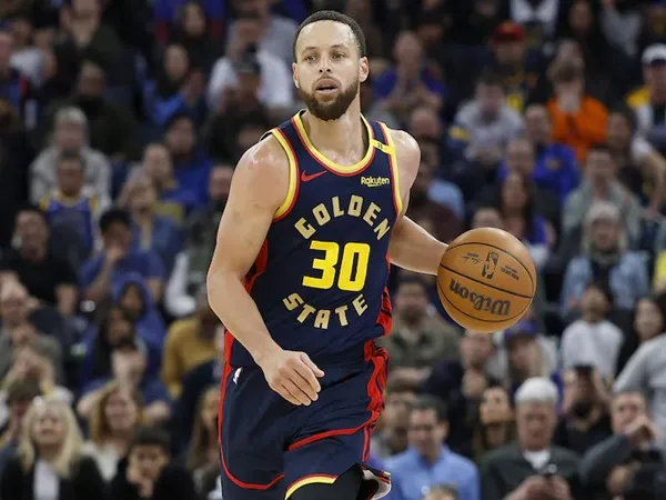 Stephen Curry Cedera Saat Warriors Libas Raptors