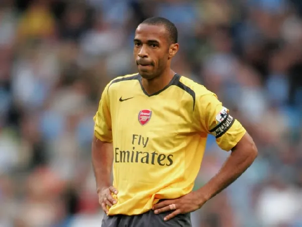 Thierry Henry meninggalkan Arsenal ke Barcelona pada 2006