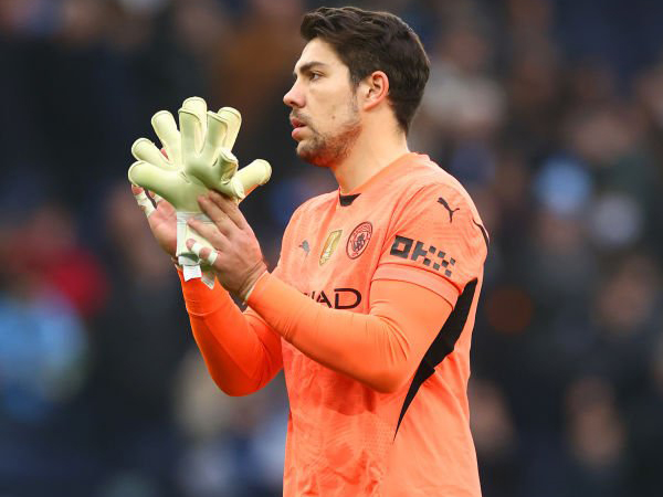 Atletico Madrid Tertarik Rekrut Stefan Ortega dari Manchester City