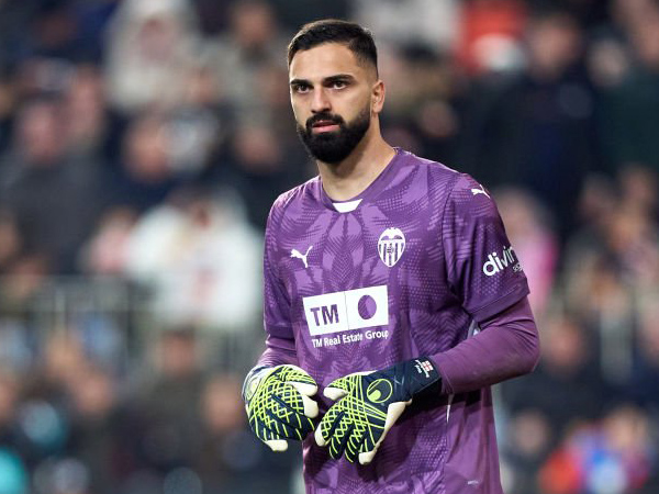 Musim Depan, Giorgi Mamardashvili Siap Bersaing dengan Alisson