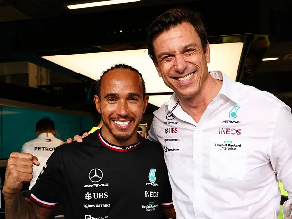Toto Wolff mengaku masih kerap mengecek kecepatan Lewis Hamilton di GP Australia.