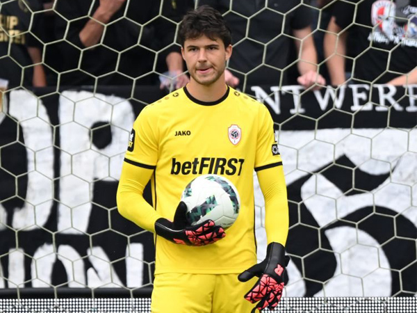 Senne Lammens Masuk Daftar Pemain Incaran Newcastle United