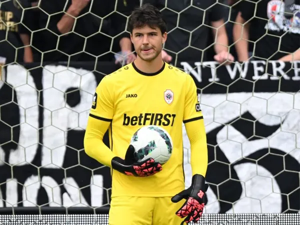 Senne Lammens Masuk Daftar Pemain Incaran Newcastle United