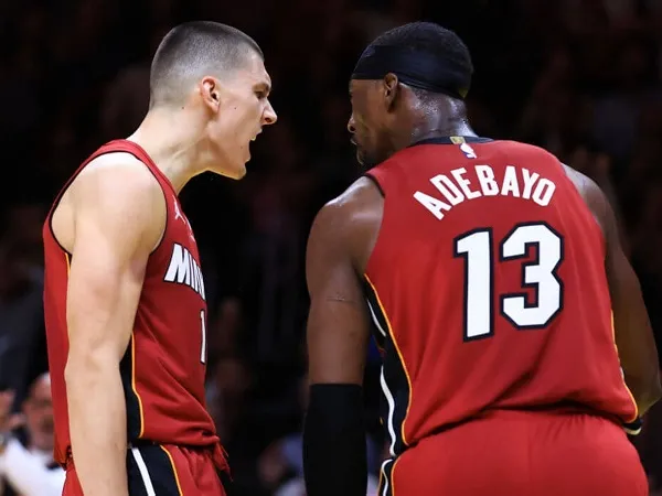 Bam Adebayo terus berusaha keras membawa Miami Heat lolos playoff.