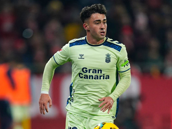 Barcelona Buka Peluang Rekrut Alberto Moleiro dari Las Palmas