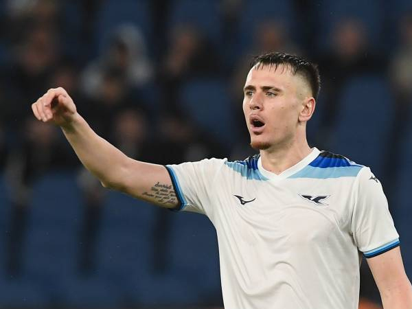 Operasi Pergelangan Kaki Akhiri Musim Patric Bersama Lazio