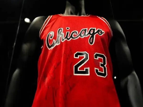 Jersey Rookie Bulls Milik Michael Jordan Terjual Seharga $4,215 Juta