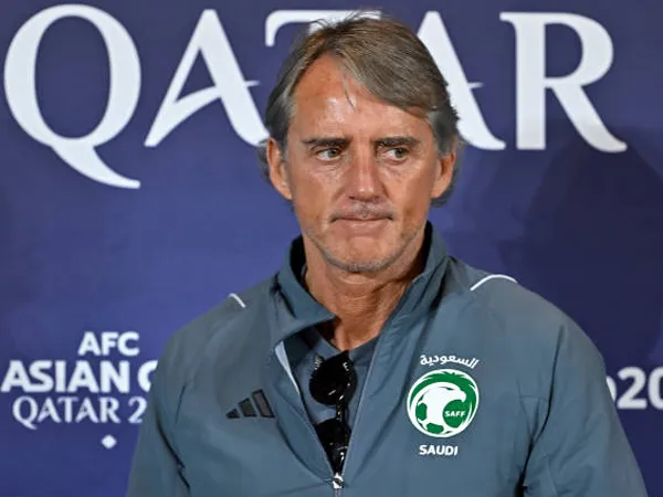 Roberto Mancini Bandingkan Budaya Sepak Bola Inggris dan Italia