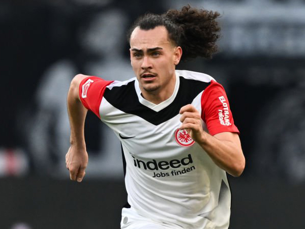 Liverpool Pertimbangkan Rekrut Arthur Theate dari Eintracht Frankfurt