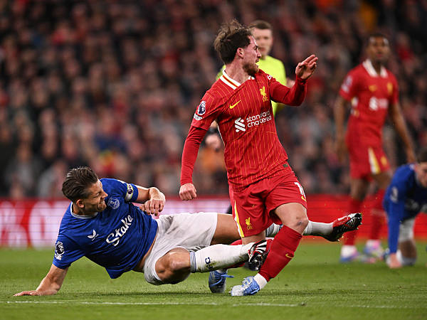 PGMOL Akui James Tarkowski Seharusnya Kena Kartu Merah Lawan Liverpool