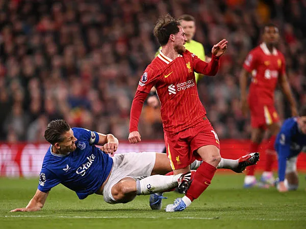 PGMOL Akui James Tarkowski Seharusnya Kena Kartu Merah Lawan Liverpool