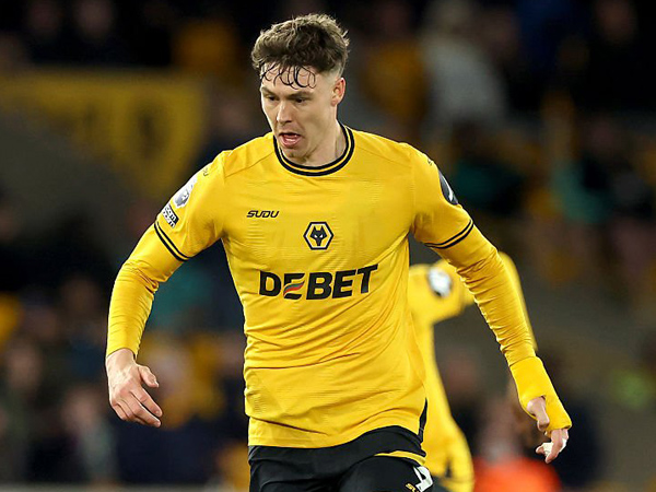 Performa Apik Jorgen Strand Larsen Dipuji Nelson Semedo