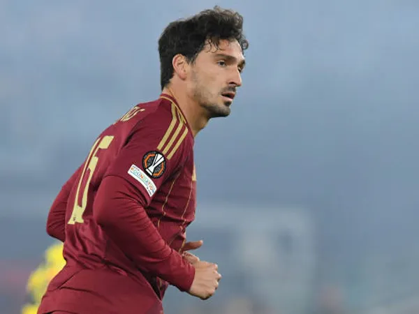 Putuskan Pensiun, Dunia Sepak Bola Beri Penghormatan Pada Mats Hummels