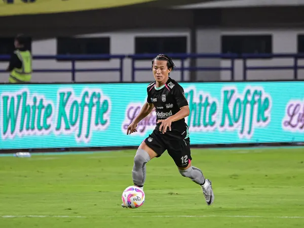 Bek kanan Persib, Henhen Herdiana