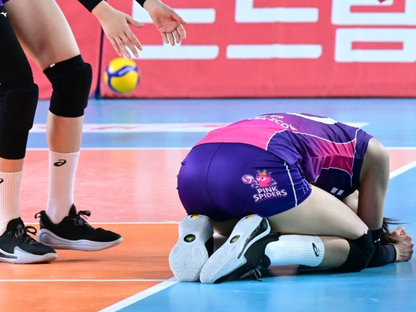 Duka Berulang Pink Spider, Kekalahan Dramatis Perpanjang Penantian Juara