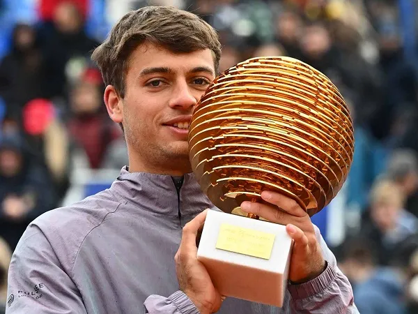 Flavio Cobolli Angkat Trofi Kemenangan Untuk Kali Pertama Di Bukares