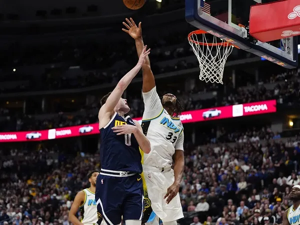 Myles Turner salut dengan performa Pacers saat permalukan Nuggets.