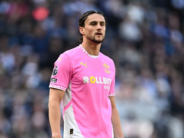 Taylor Harwood-Bellis Minta Maaf Usai Southampton Terdegradasi