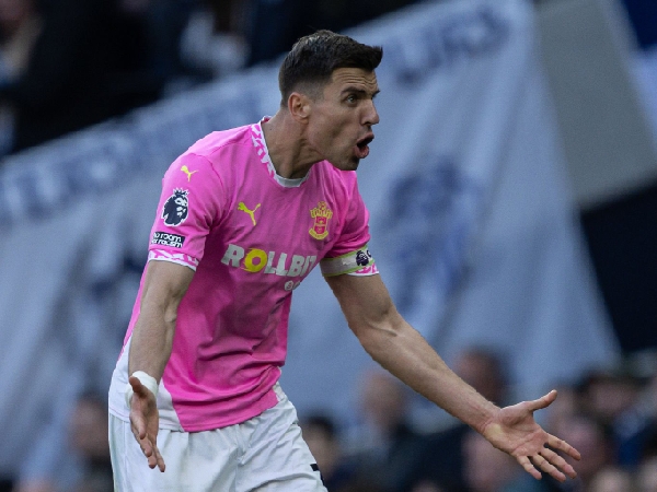 Jan Bednarek: Degradasi Jadi Kesempatan Bangun Kembali Southampton