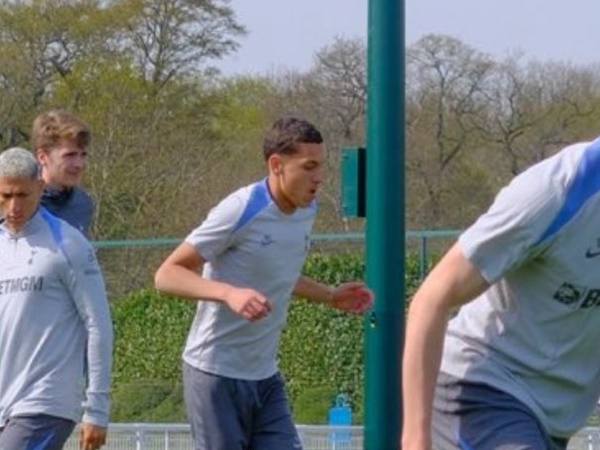 Postecoglou Panggil Gelandang 17 Tahun Untuk Berlatih Jelang vs Frankfurt