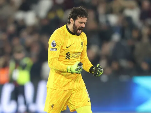 Alisson Siap Tampil, Arne Slot Dapat Kabar Baik Jelang Lawan West Ham