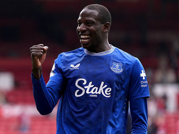 Jadi Pahlawan Everton, Abdoulaye Doucoure Dipuji David Moyes