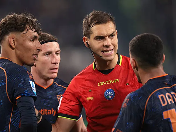 Lecce Kalah 2-1 dari Juventus, Marco Giampaolo Sindir Wasit