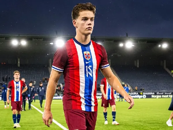 Aston Villa mengejar tanda tangan bintang muda Norwegia, Sverre Nypan