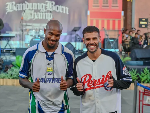 Gervane Kastaneer meminta Persib tidak panik meski Tyronne del Pino absen melawan Bali United