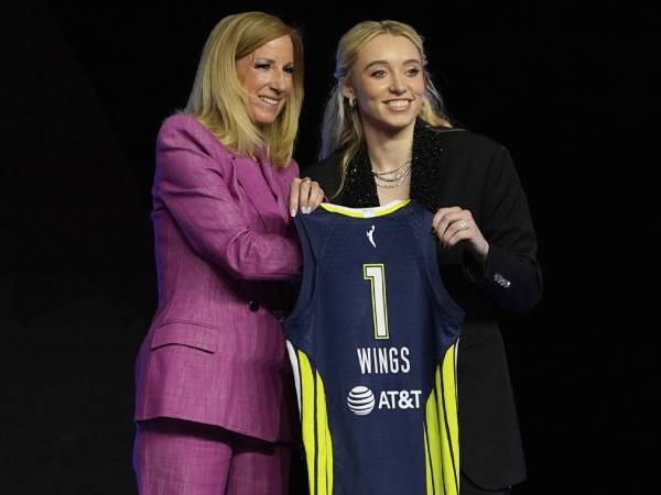 Wings Pilih Bintang UConn Paige Bueckers No. 1 di Draft WNBA 2025