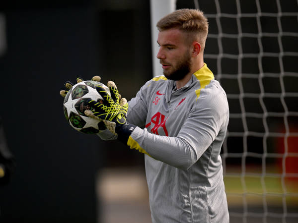 Perpanjang Kontrak, Vitezslav Jaros Masih Bisa Tinggalkan Liverpool