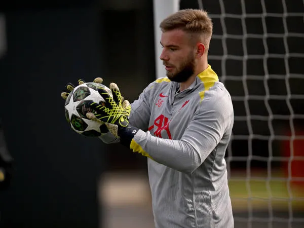 Perpanjang Kontrak, Vitezslav Jaros Masih Bisa Tinggalkan Liverpool