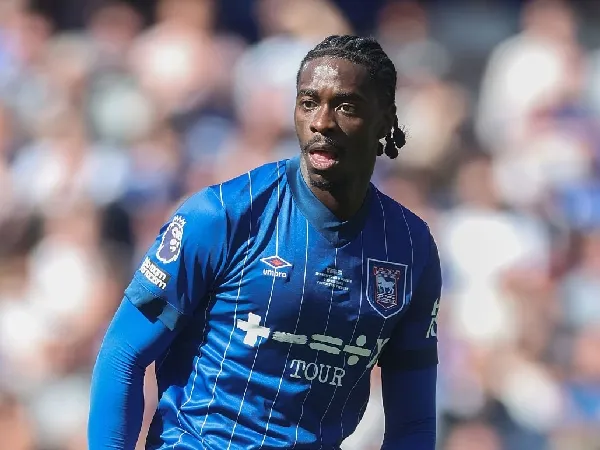 Bek Ipswich Town, Axel Tuanzebe