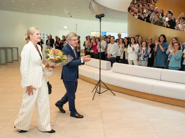 Presiden Baru Kirsty Coventry Tiba di Lausanne Untuk Transisi IOC