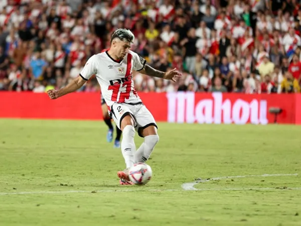 Barcelona Pertimbangkan Rekrut Dua Bek Sayap Kanan