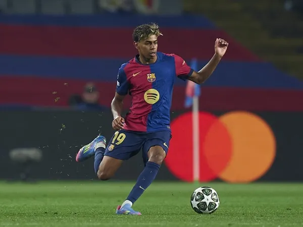 Hansi Flick Jelaskan Absennya Lamine Yamal dari Starter