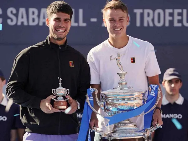 Benamkan Carlos Alcaraz Di Barcelona, Holger Rune Akhiri Puasa Gelar